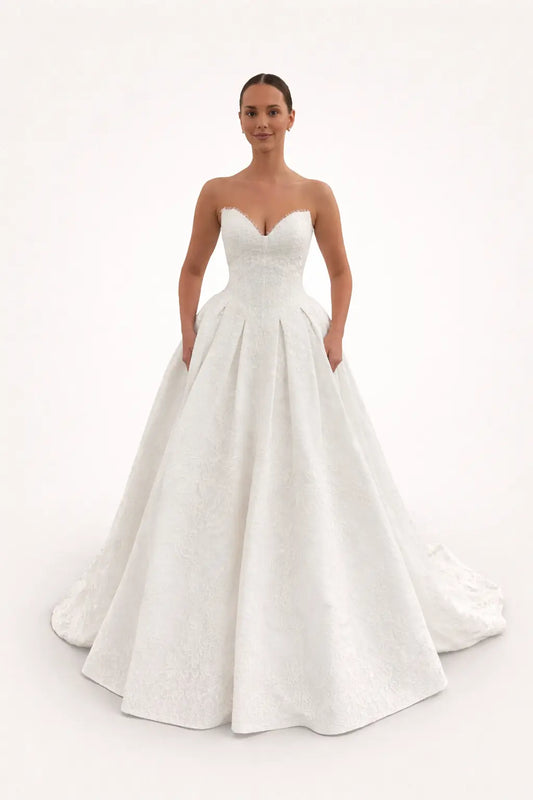 Elegant wedding dresses for a timeless bride Ma Cherie Bleue Elegant wedding dresses for a timeless bride Ma Cherie Bleue