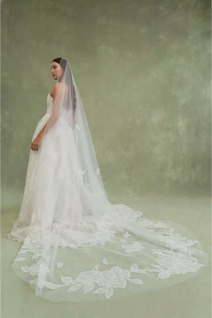 LORELAI VEIL