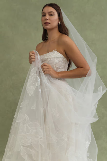 LORELAI VEIL