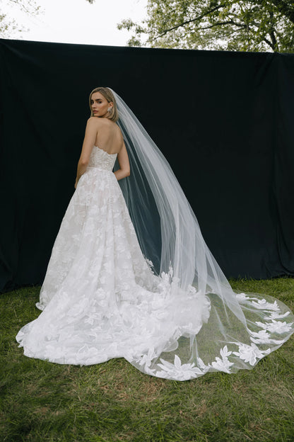 GWENDOLYN VEIL
